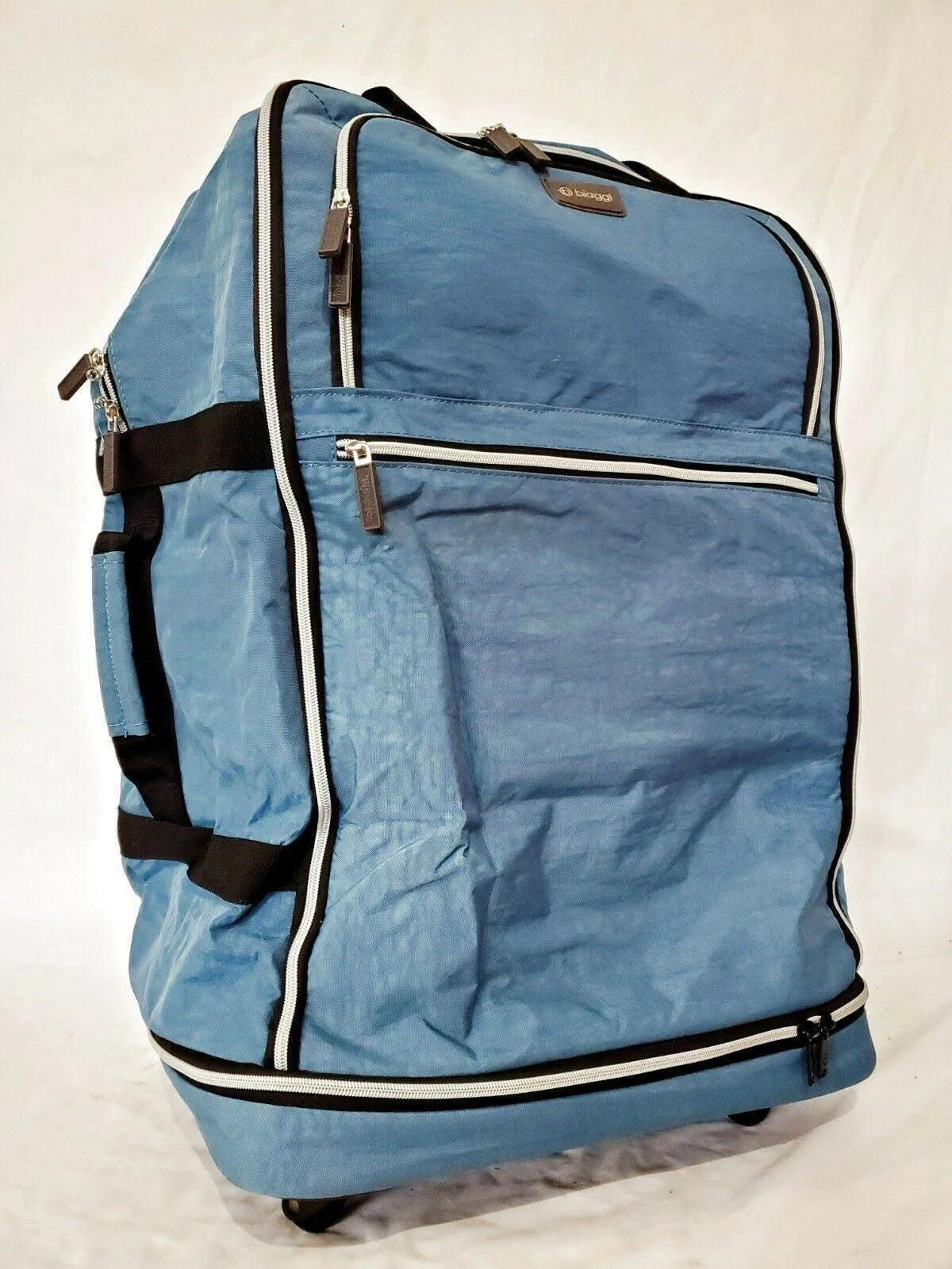 Blue 31x22 Spinner Suitcase Q6111