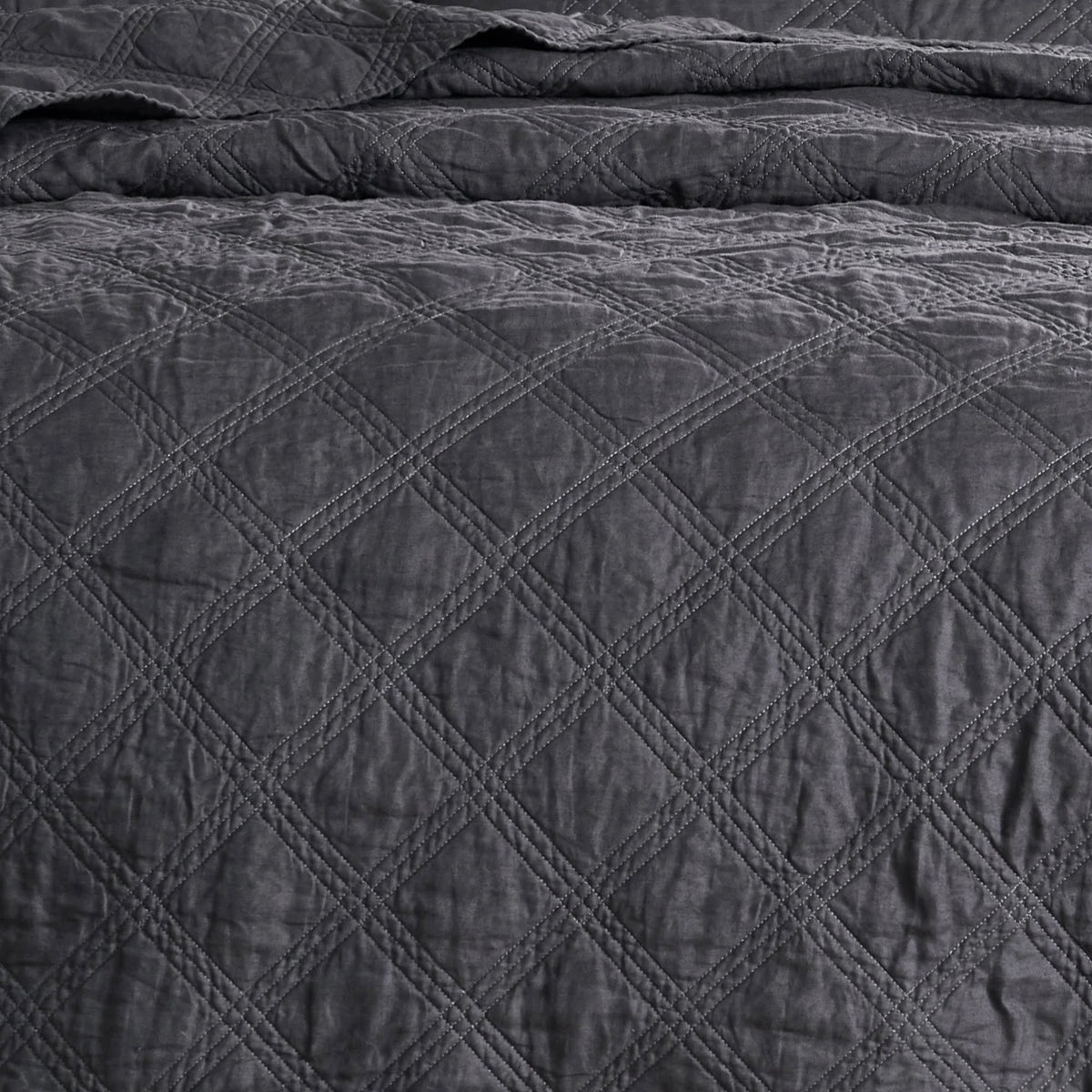 Charcoal Washed Linen Quilt King H5566