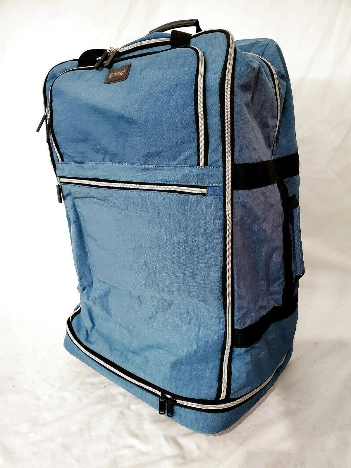 Blue 31x22 Spinner Suitcase Q6111