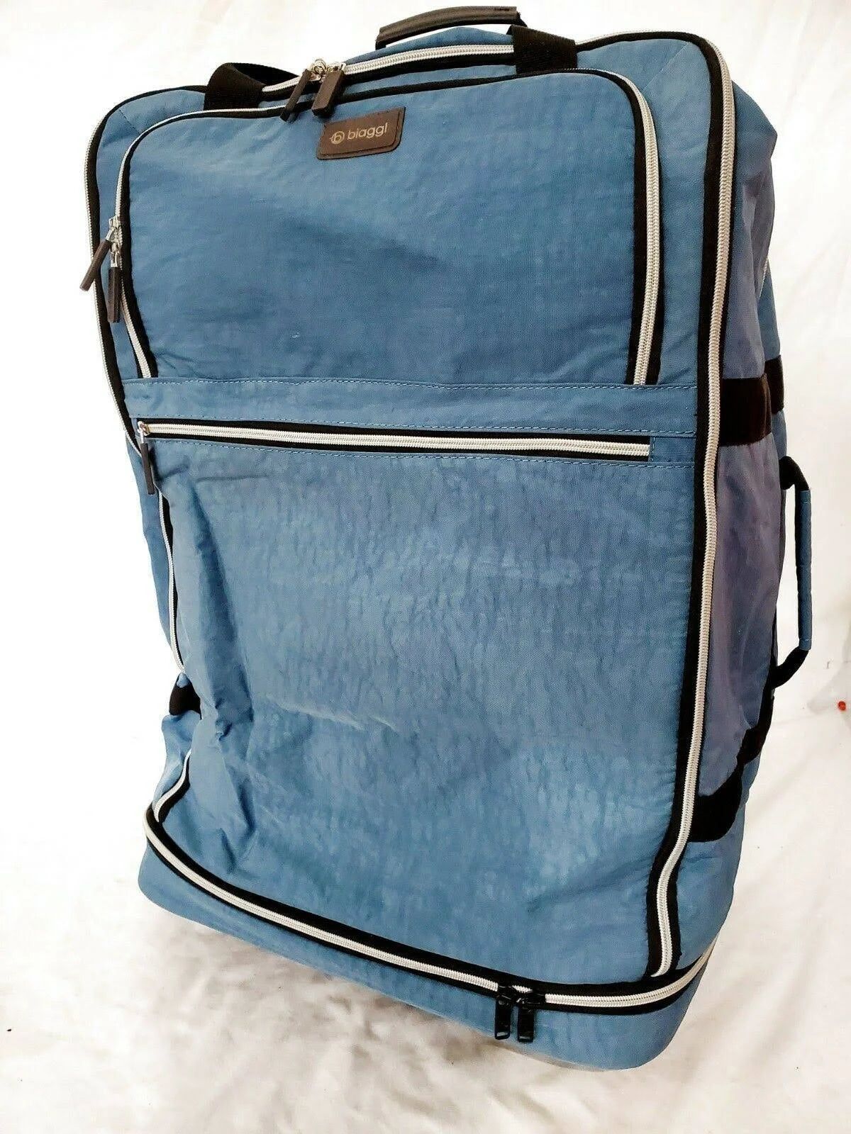Blue 31x22 Spinner Suitcase Q6111